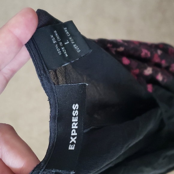 Express L semi sheer vneck dramatic flutter sleeve side slits embroidered flower - Picture 9 of 9